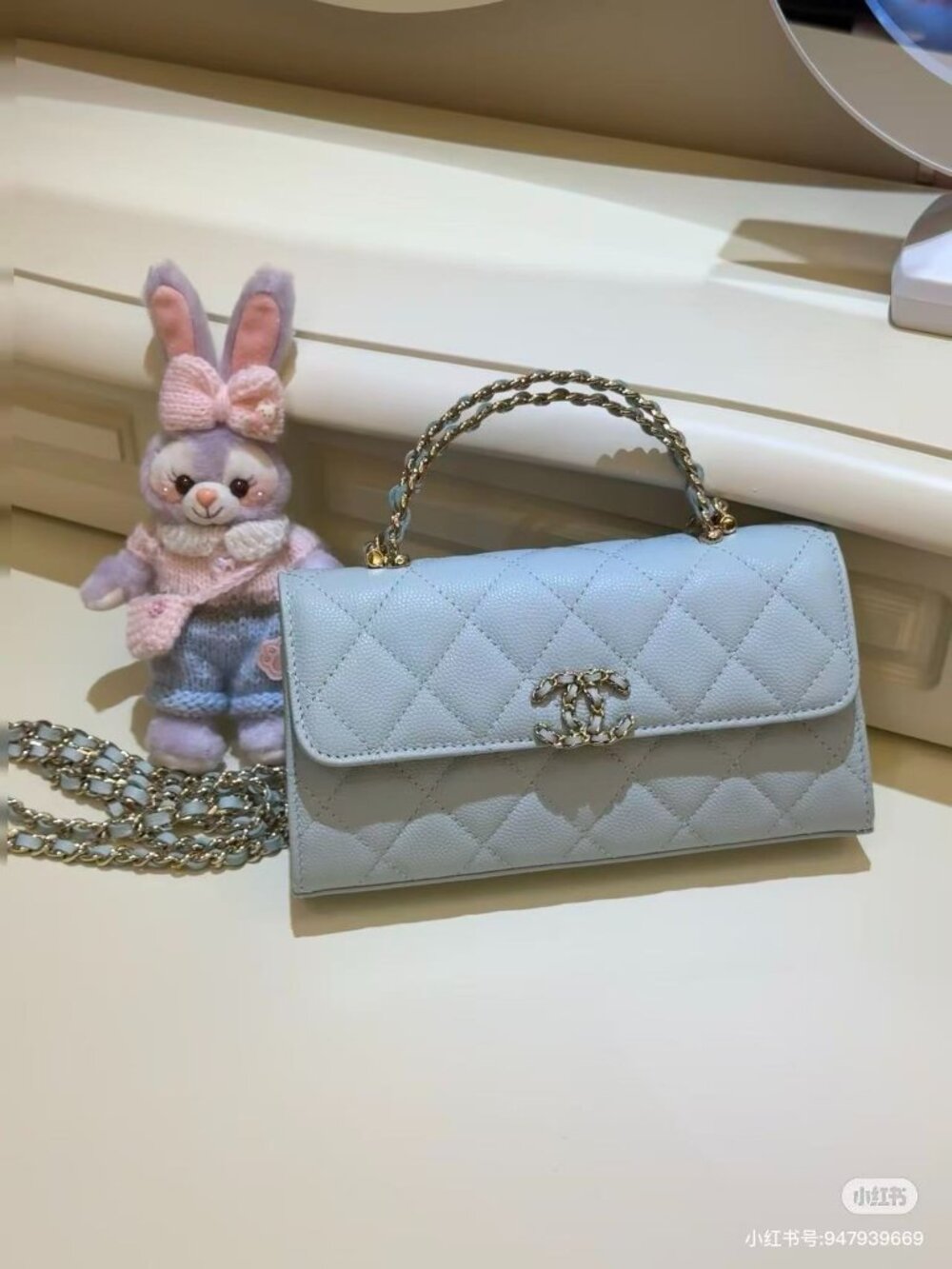 Classic CHANEL Bag: A Stylish and Versatile Choice for Elegance